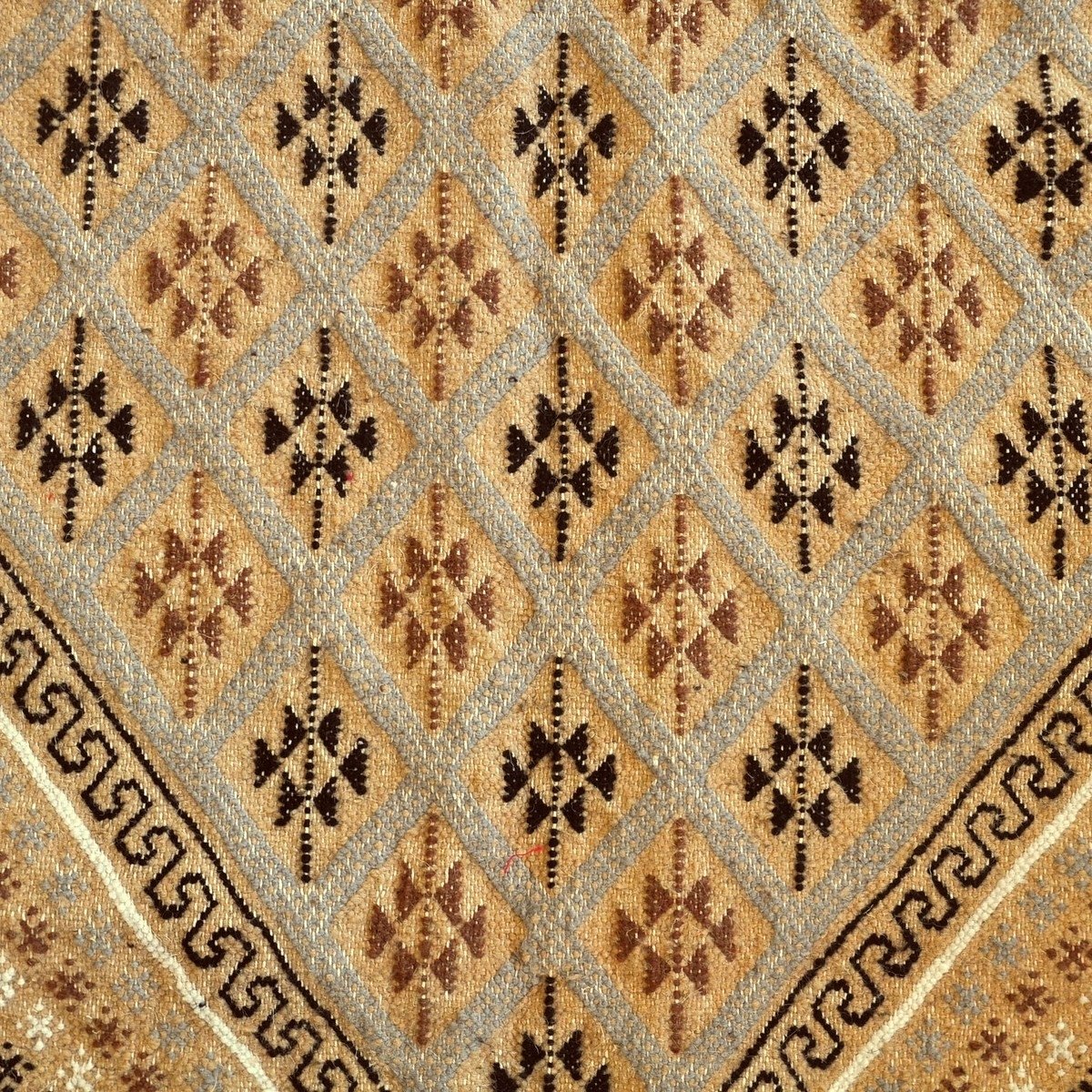 Berber carpet Large Rug Margoum Zouhour 197x295 Beige (Handmade, Wool, Tunisia) Tunisian margoum rug from the city of Kairouan. 