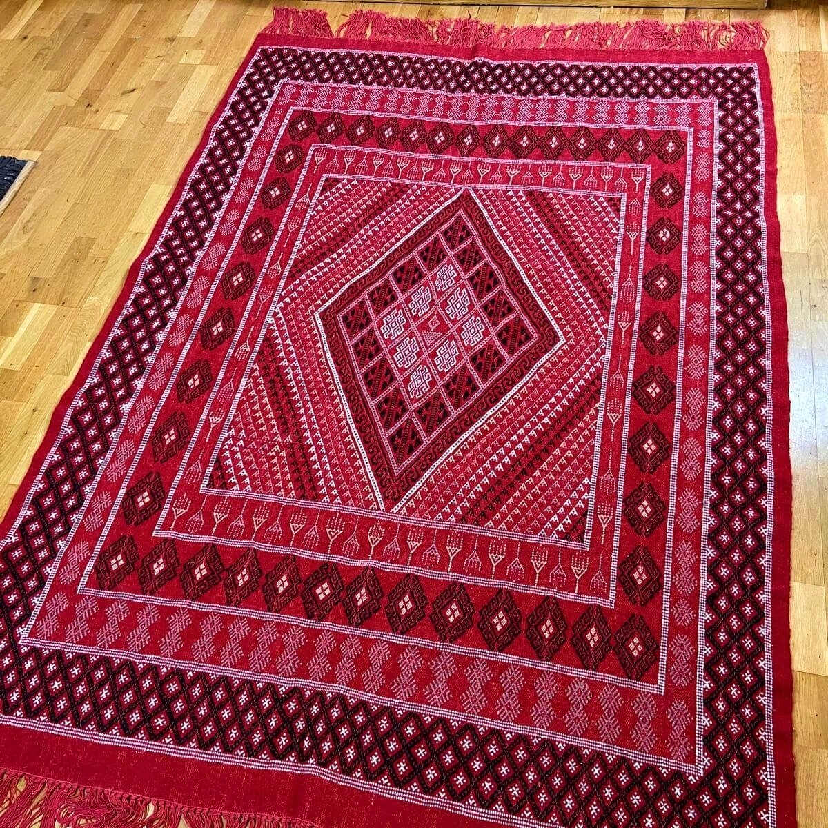 Berber carpet Rug Margoum Eklil 171x238 cm Red (Handmade, Wool) Tunisian margoum rug from the city of Kairouan. Rectangular livi