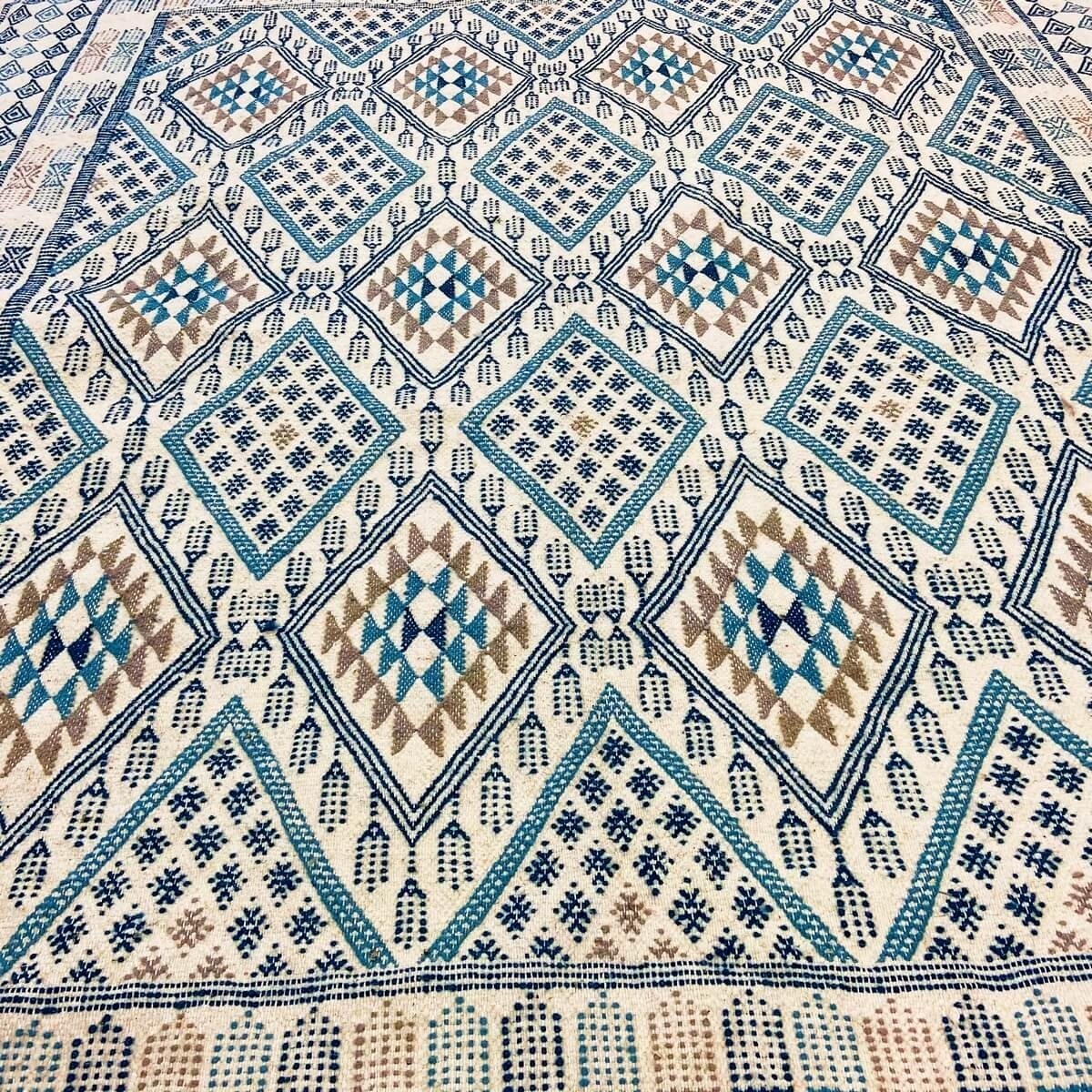 Berber carpet Rug Margoum Louz 171x252 White/Blue (Handmade, Wool, Tunisia) Tunisian margoum rug from the city of Kairouan. Rect