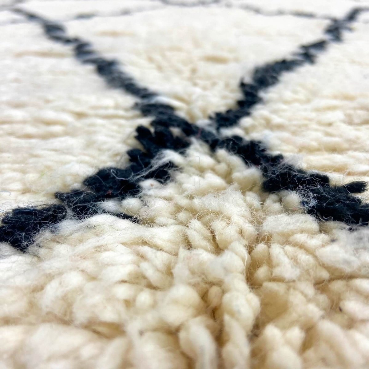 Berber carpet Rug Beni Ouarain Ranoa 145x230 cm White and Black (Handmade, Wool, Morocco) Tunisian margoum rug from the city of 