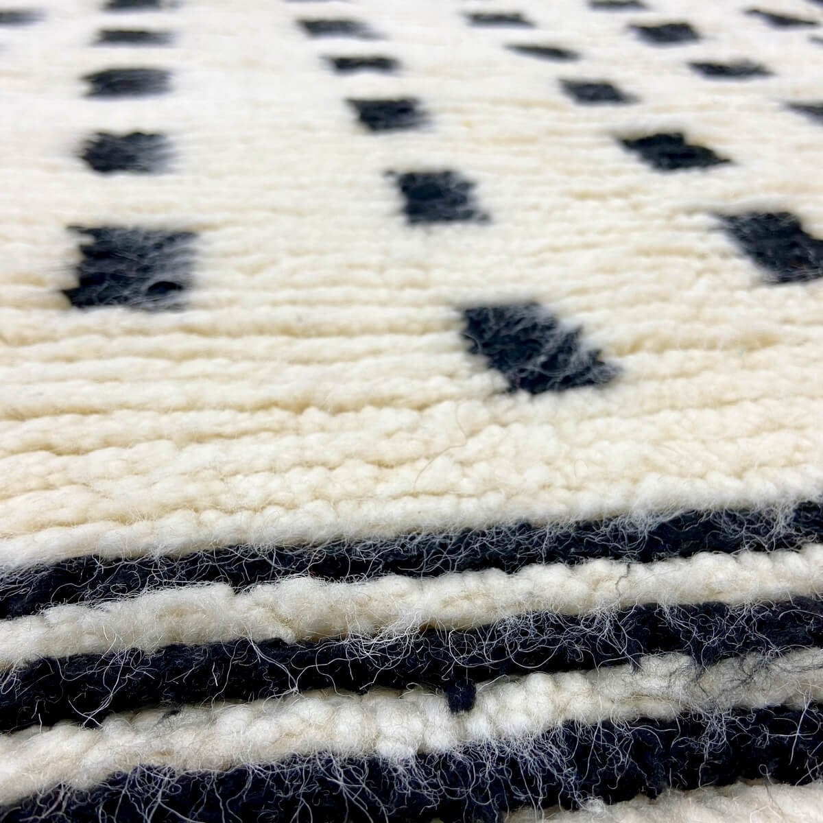 Berber carpet Rug Beni Ouarain Eyla 145x240 cm White and Black (Handmade, Wool, Morocco) Tunisian margoum rug from the city of K
