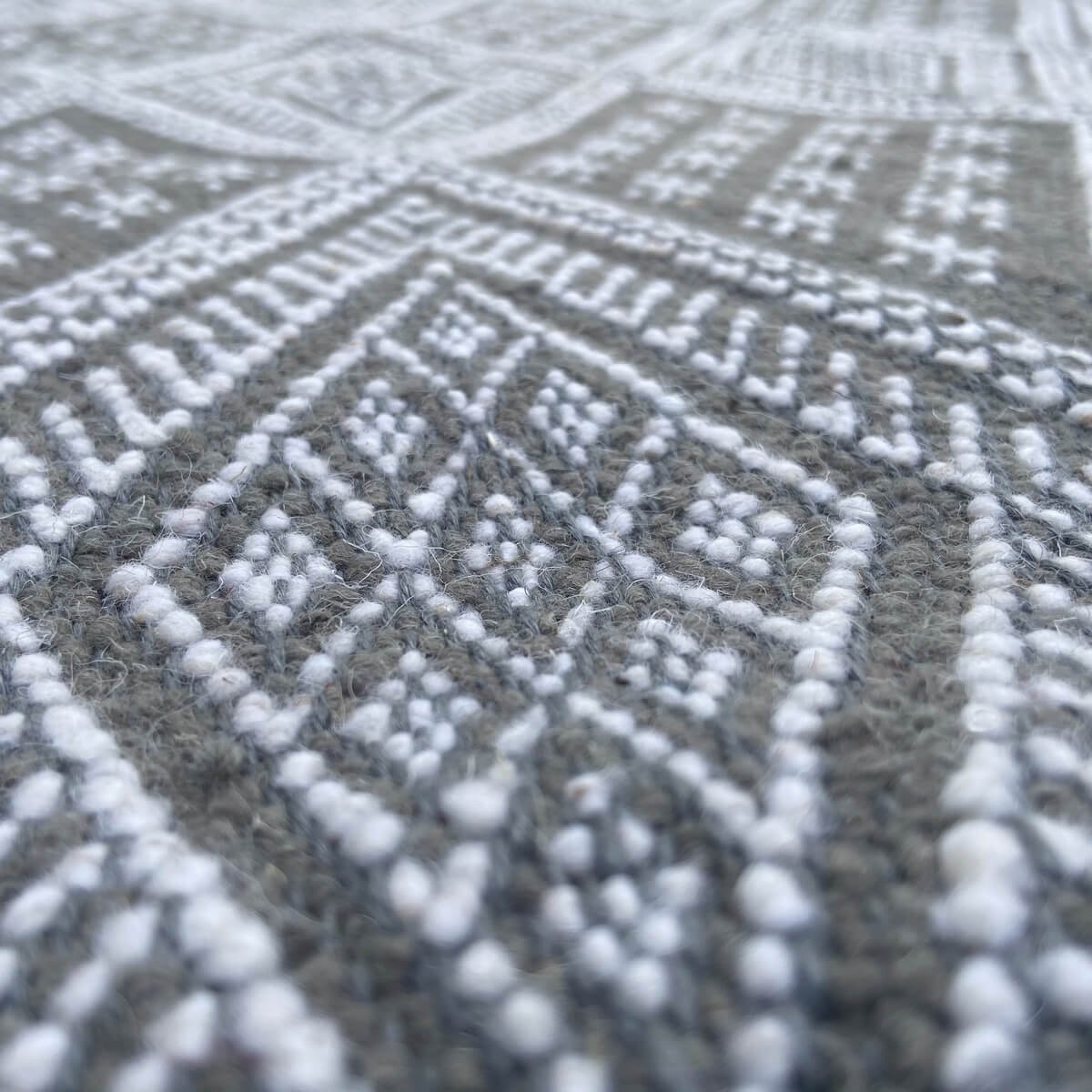 Berber carpet Large Rug Margoum Damia 167x250 Grey (Handmade, Wool, Tunisia) Tunisian margoum rug from the city of Kairouan. Rec