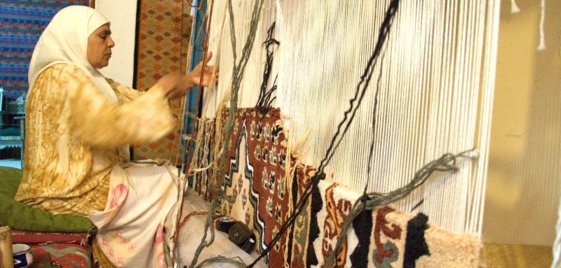 Beleben Sie die Handwerkskunst des tunesischen Teppichs